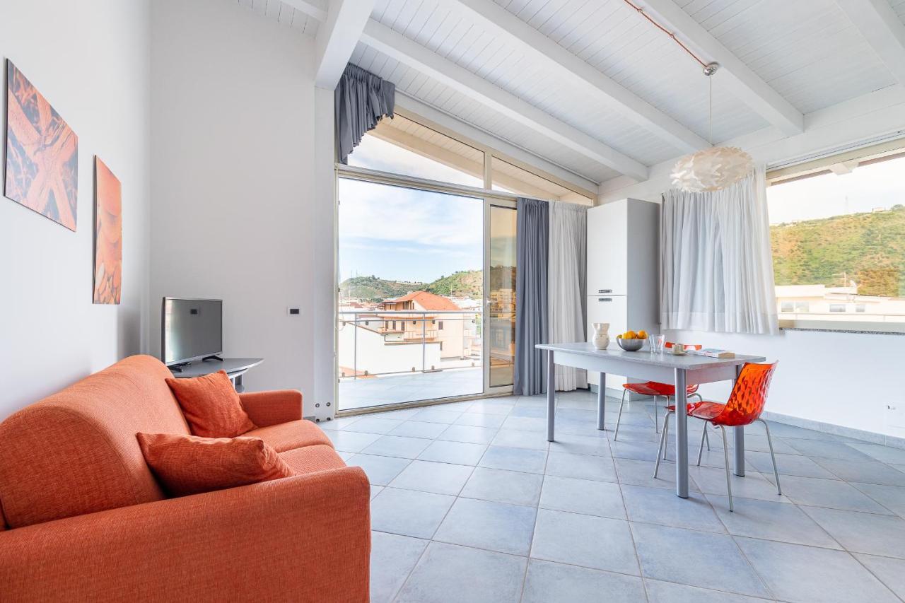 Terraces D'Orlando - Family Apartments With Sea View And Pool Capo d'Orlando Bagian luar foto