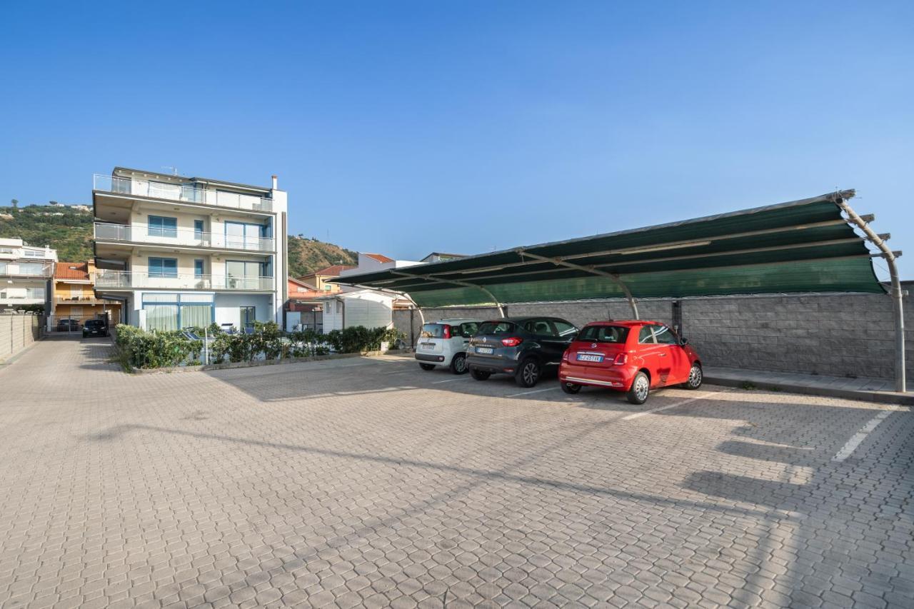 Terraces D'Orlando - Family Apartments With Sea View And Pool Capo d'Orlando Bagian luar foto