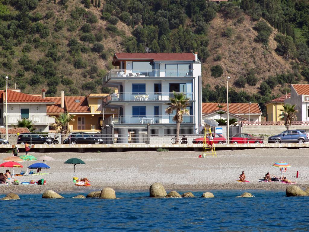 Terraces D'Orlando - Family Apartments With Sea View And Pool Capo d'Orlando Bagian luar foto